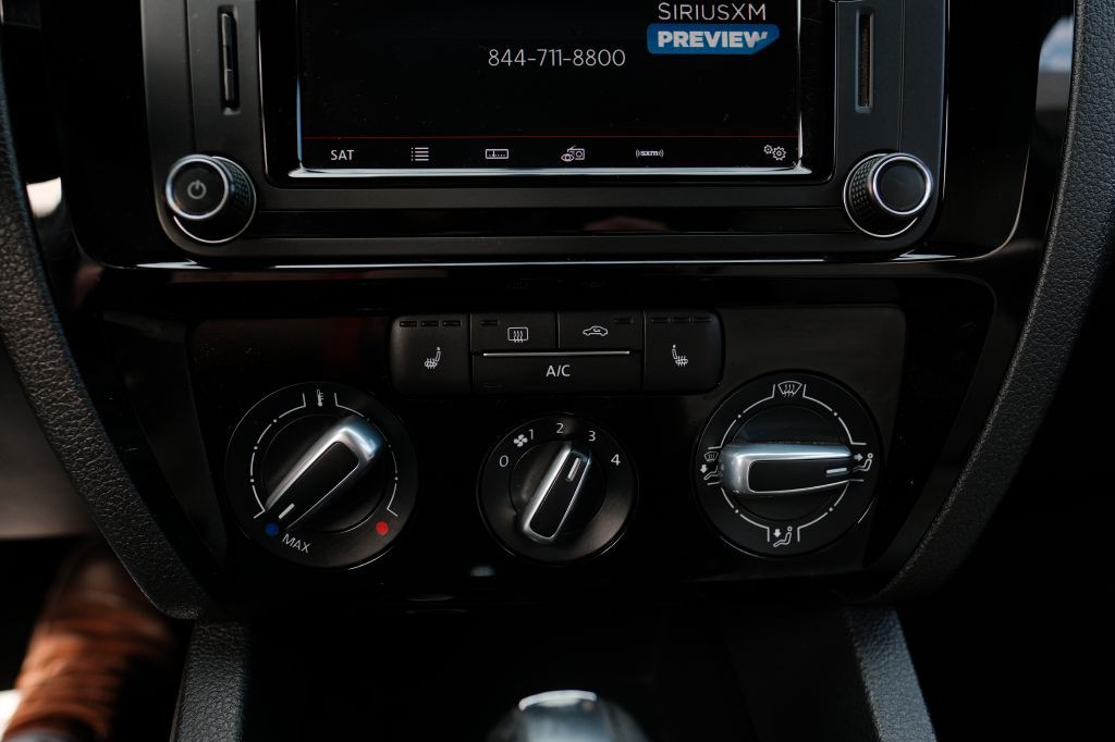 2016 Volkswagen Jetta Image 16