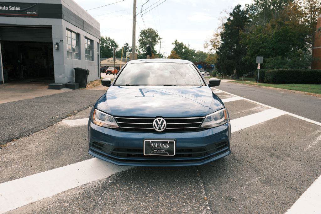 2016 Volkswagen Jetta Image 2