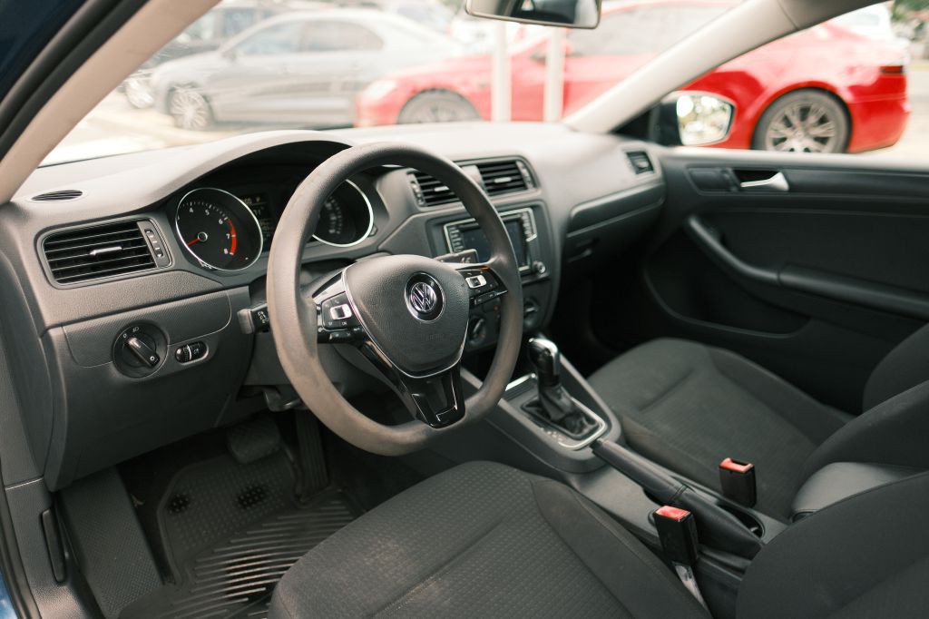 2016 Volkswagen Jetta Image 9