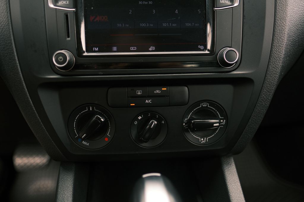 2016 Volkswagen Jetta Image 17
