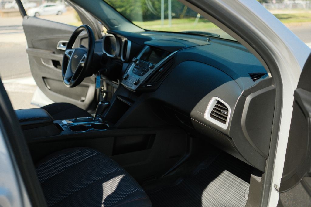 2017 Chevrolet Equinox Image 14