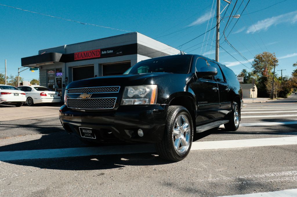 2012 Chevrolet Suburban Image 1