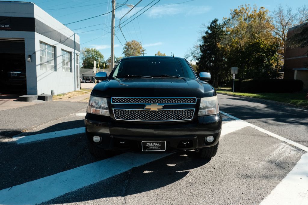 2012 Chevrolet Suburban Image 2