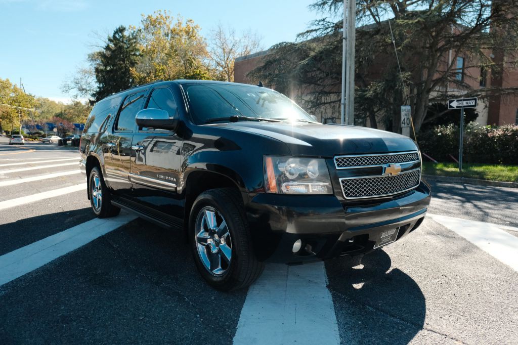 2012 Chevrolet Suburban Image 3