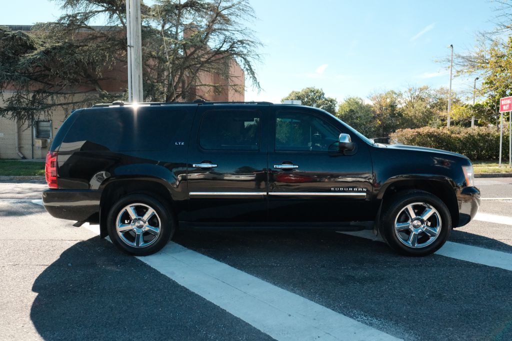 2012 Chevrolet Suburban Image 4