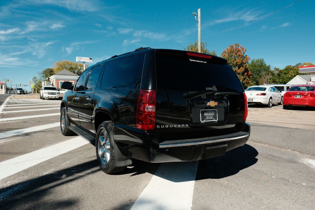 2012 Chevrolet Suburban Image 7