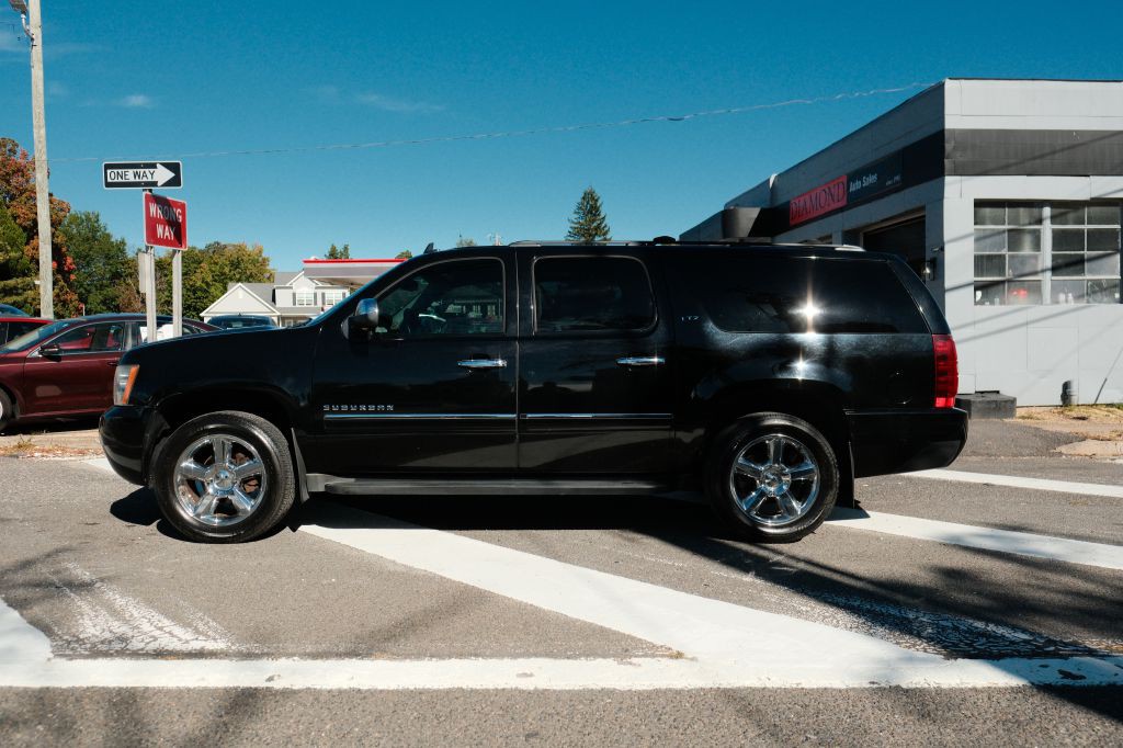 2012 Chevrolet Suburban Image 8