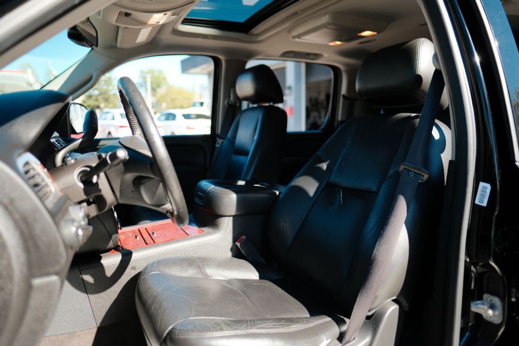 2012 Chevrolet Suburban Image 10