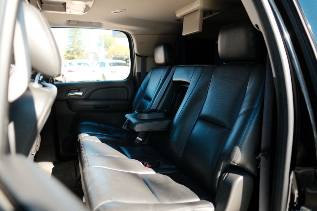 2012 Chevrolet Suburban Image 12