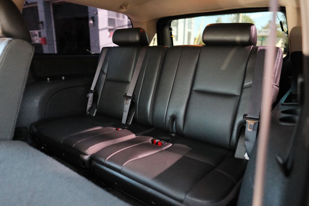 2012 Chevrolet Suburban Image 14