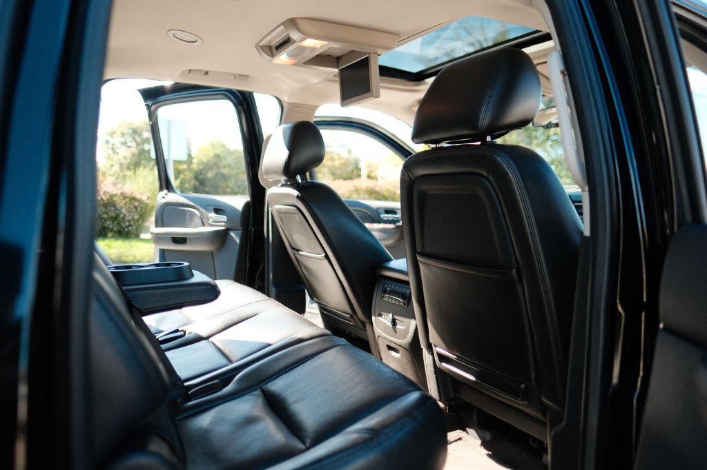 2012 Chevrolet Suburban Image 16