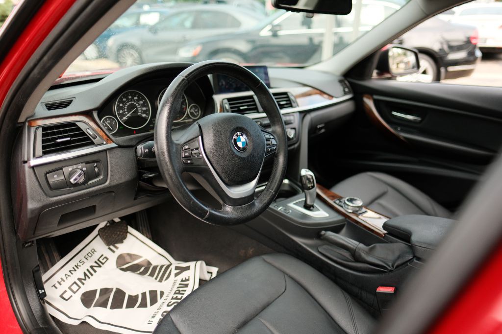 2014 BMW 3 Series Image 9