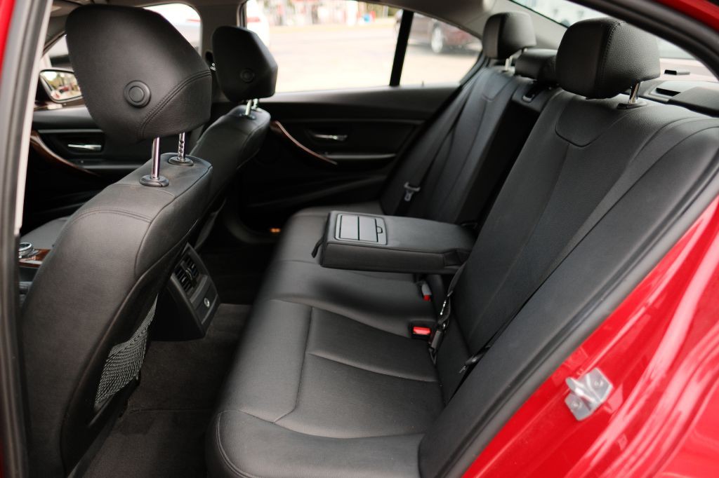 2014 BMW 3 Series Image 12
