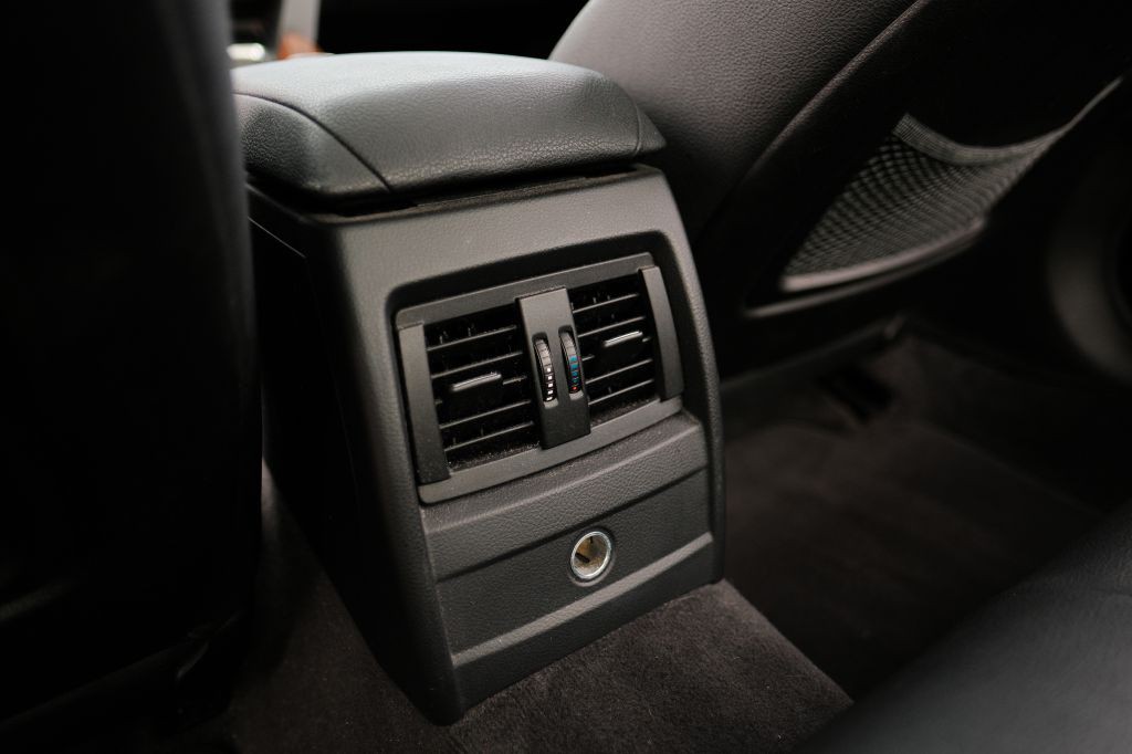 2014 BMW 3 Series Image 16