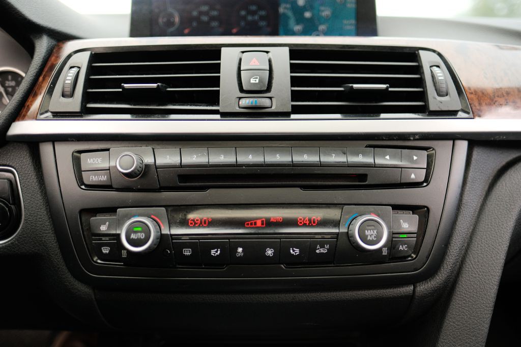 2014 BMW 3 Series Image 18