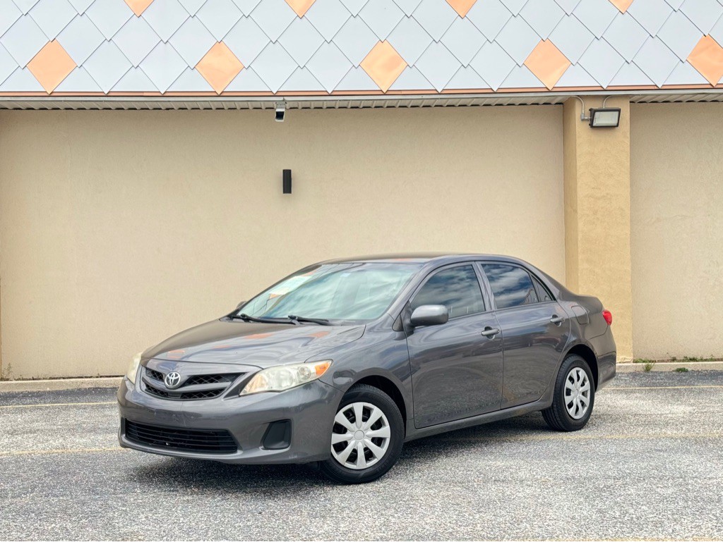 2013 Toyota Corolla Image 1