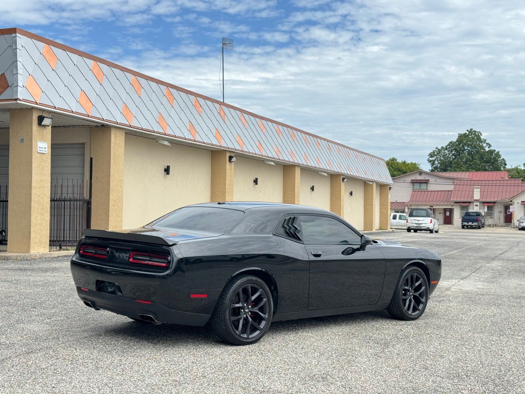 2021 Dodge Challenger Image 4