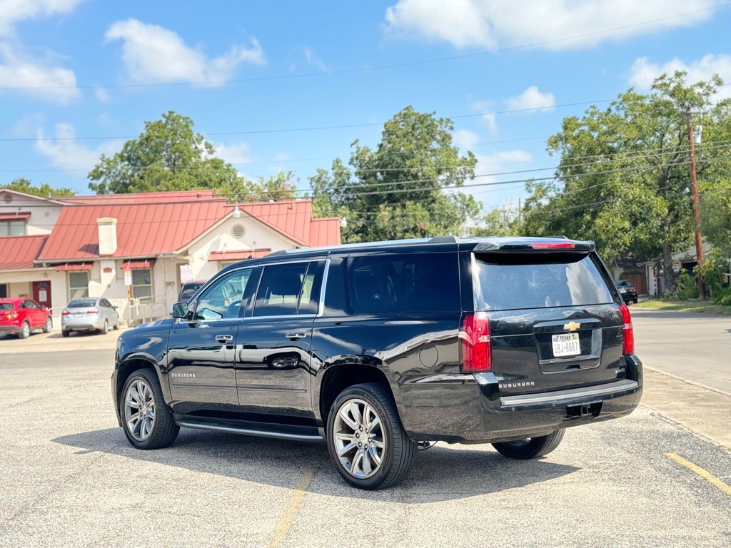 2018 Chevrolet Suburban Image 2