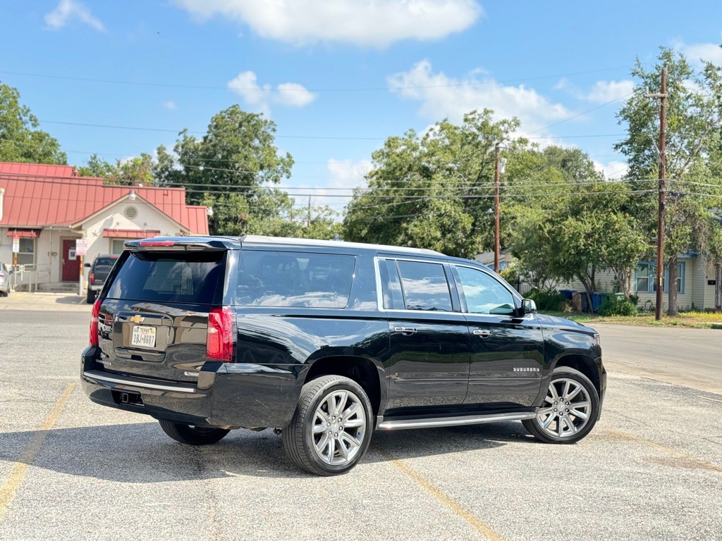 2018 Chevrolet Suburban Image 3