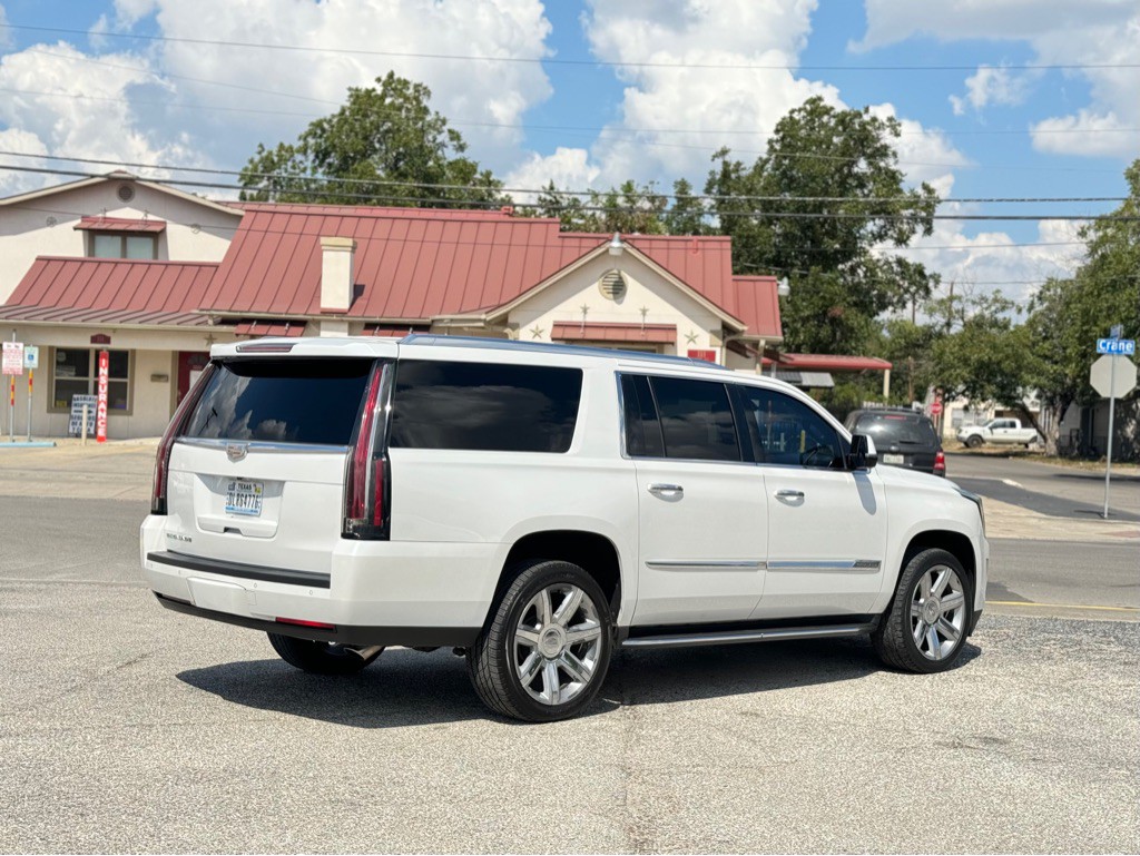 2016 Cadillac Escalade Image 5