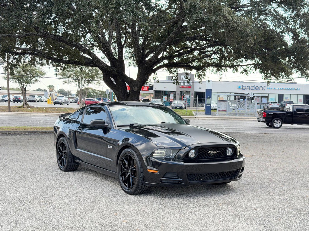 2013 Ford Mustang Image 1