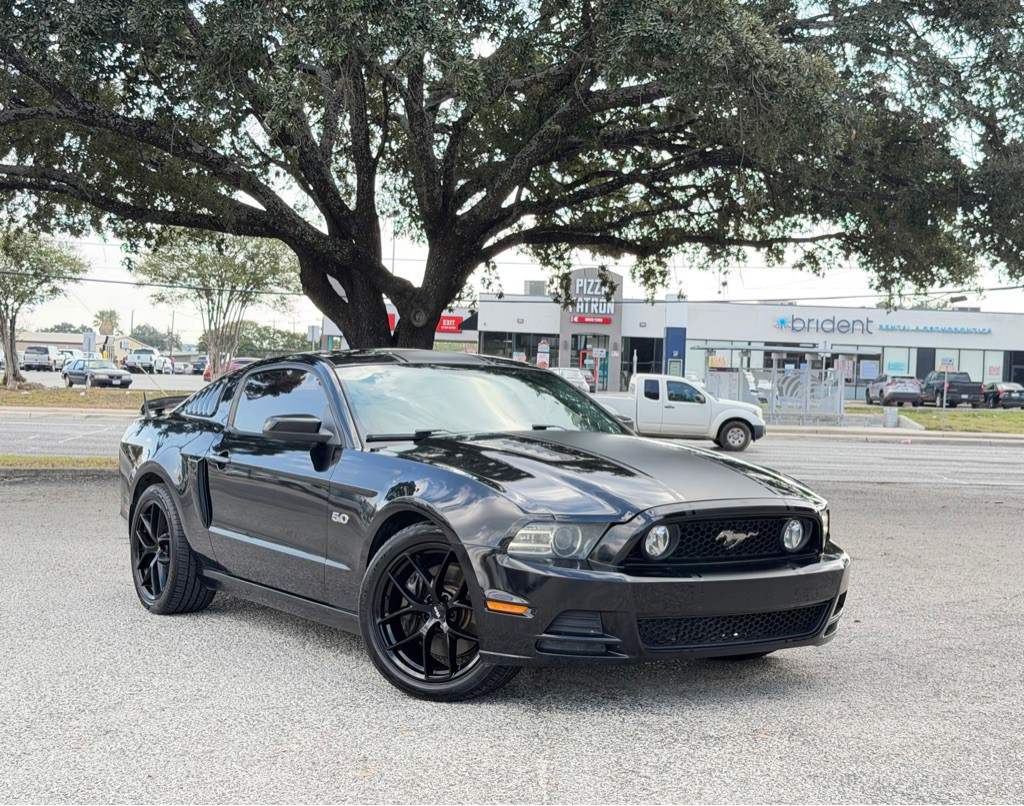 2013 Ford Mustang Image 2