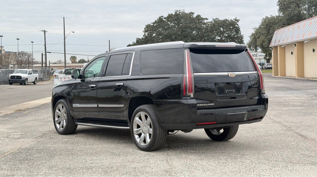 2019 Cadillac Escalade Image 5