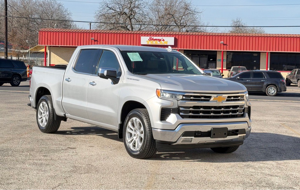 2022 Chevrolet Silverado 1500 Image 2