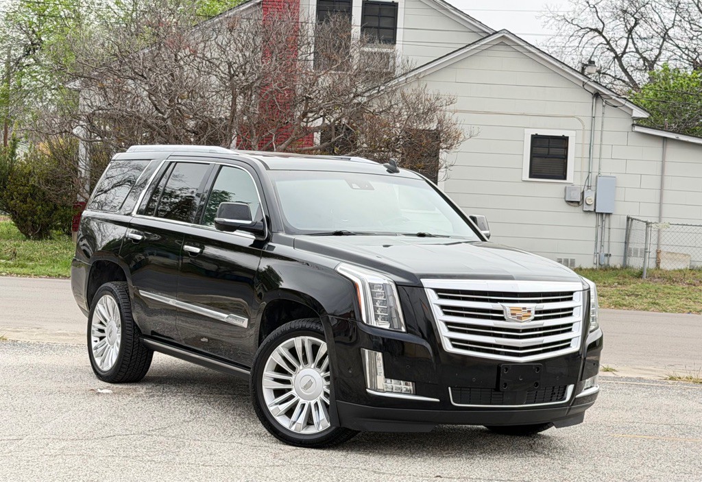 2017 Cadillac Escalade Image 1