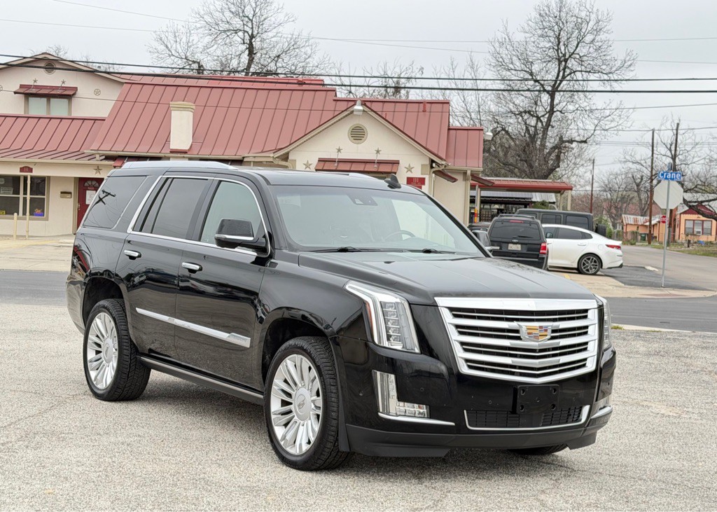 2017 Cadillac Escalade Image 2