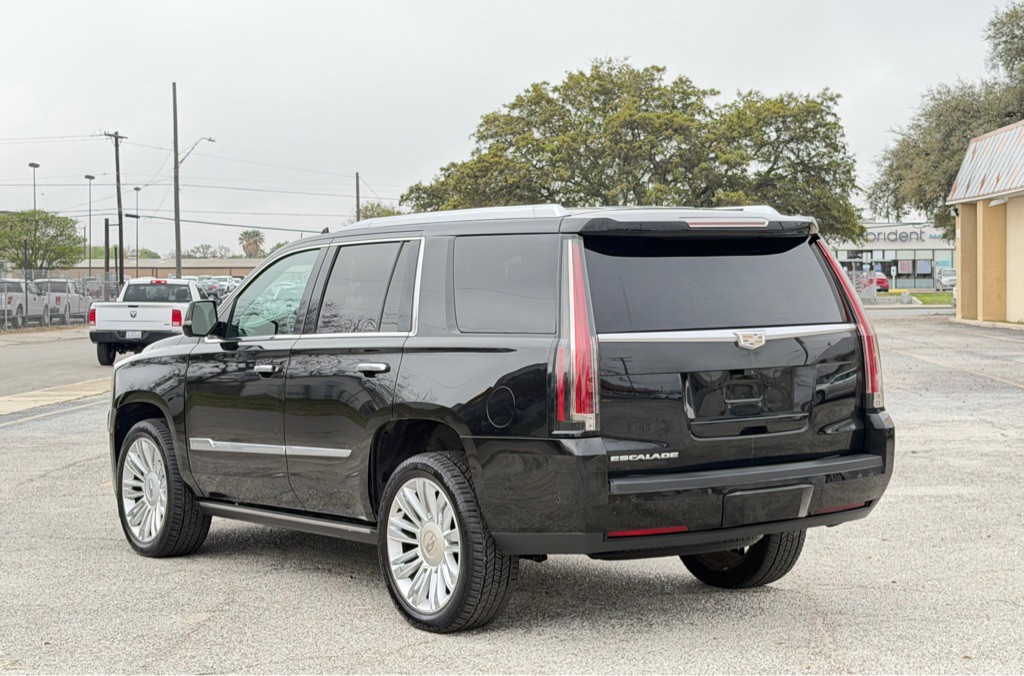 2017 Cadillac Escalade Image 5