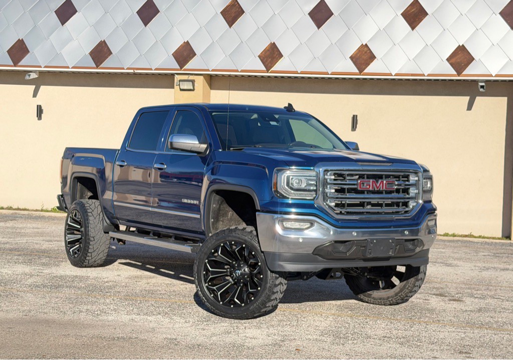 2018 GMC Sierra Image 2