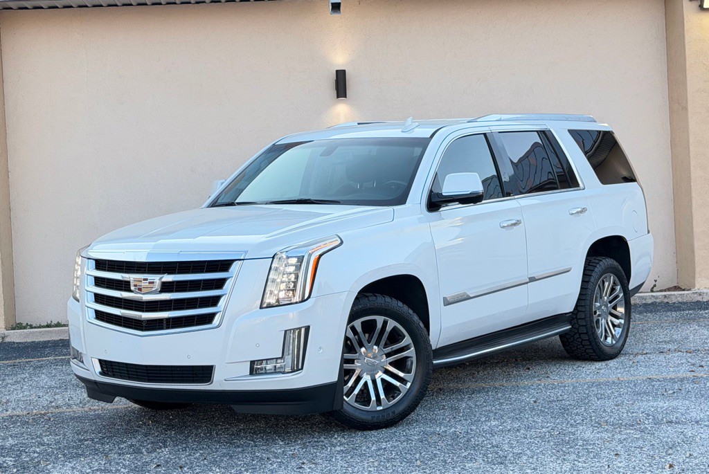 2017 Cadillac Escalade Image 2