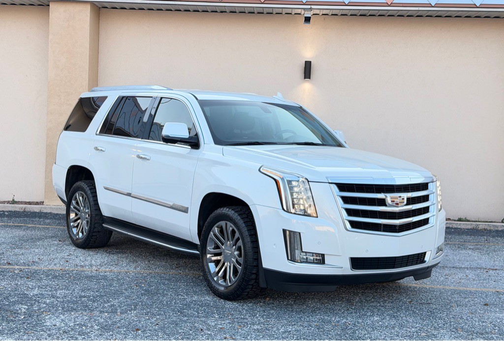 2017 Cadillac Escalade Image 3