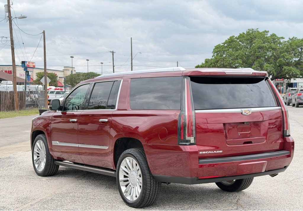 2018 Cadillac Escalade Image 3