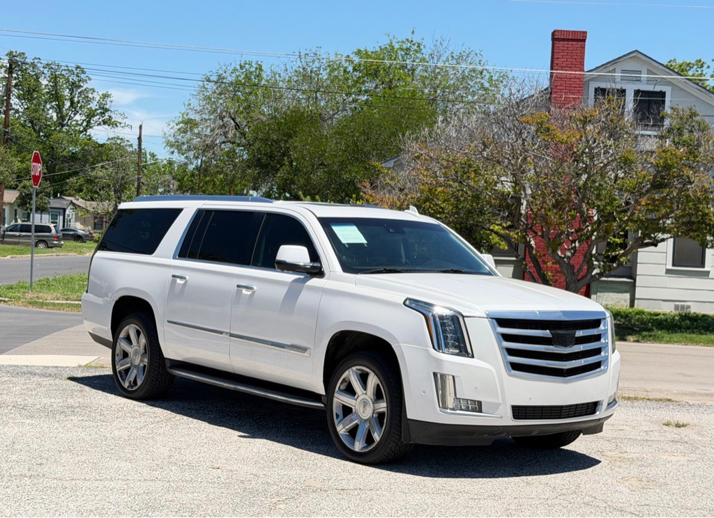 2018 Cadillac Escalade Image 2