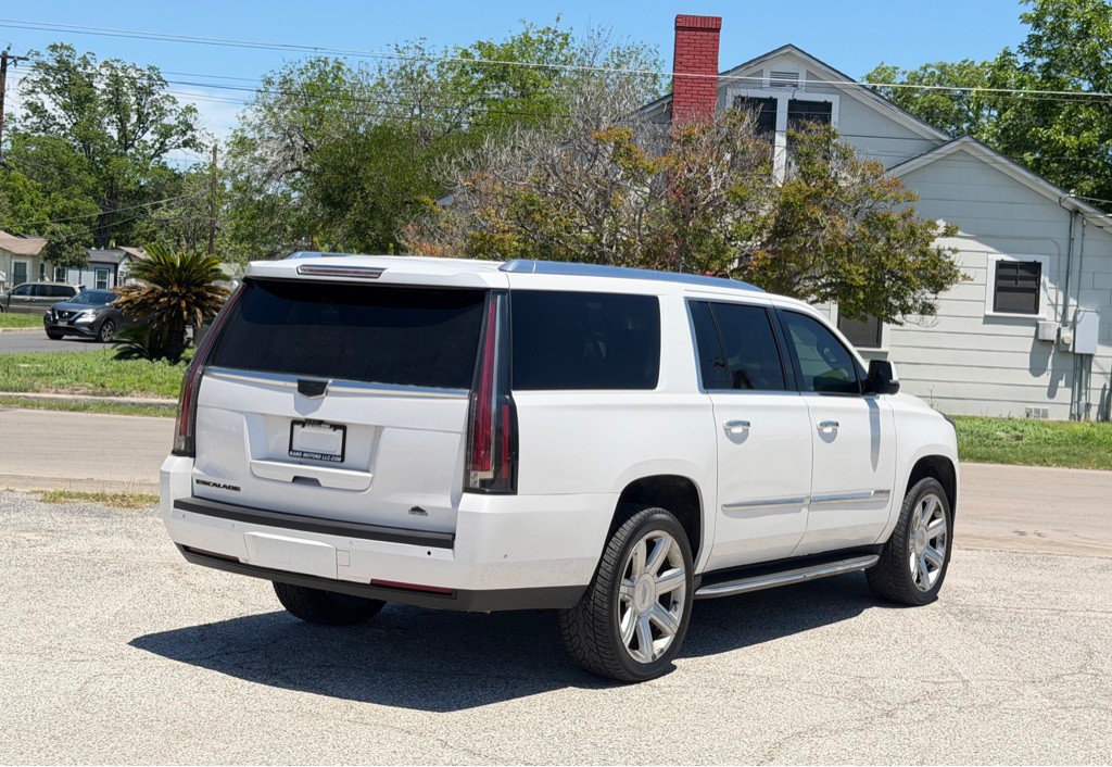 2018 Cadillac Escalade Image 3