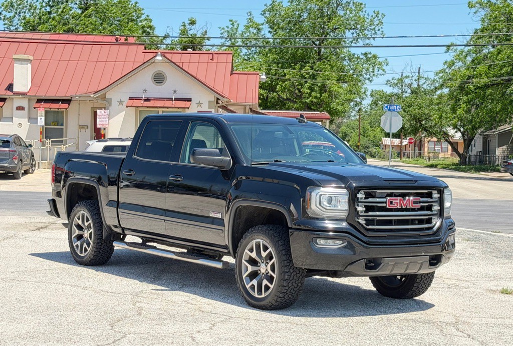 2017 GMC Sierra Image 2