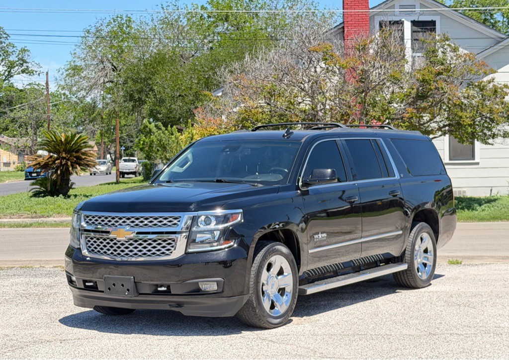 2018 Chevrolet Suburban Image 2