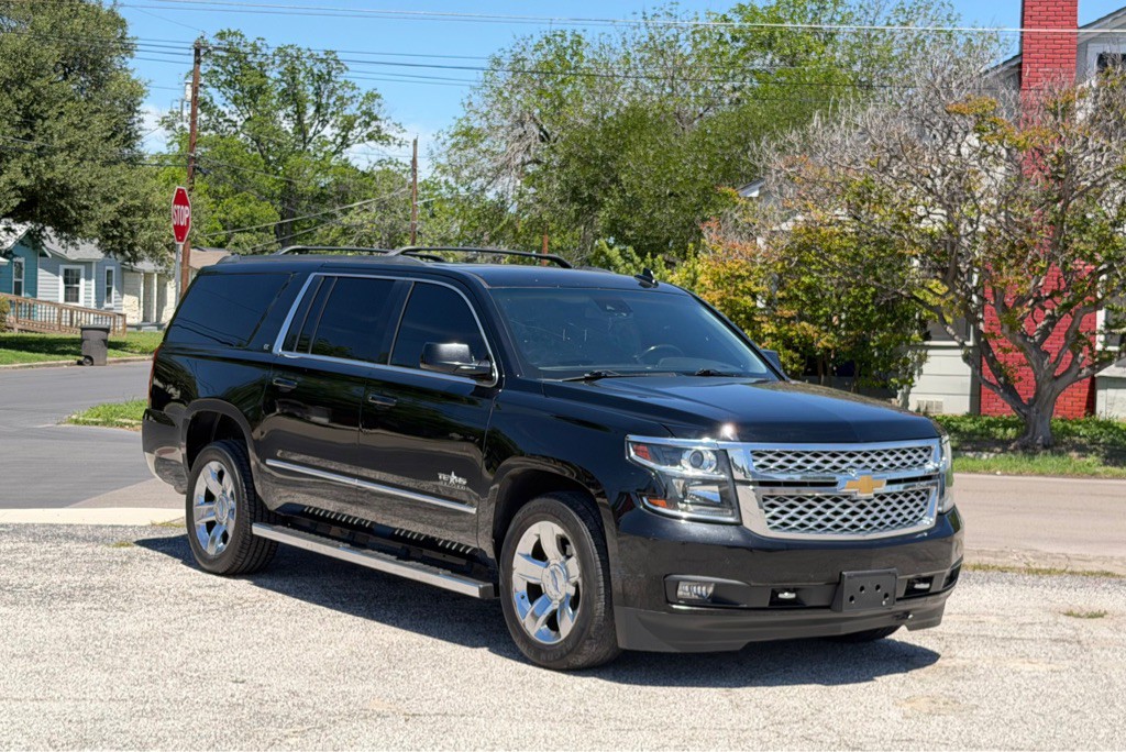 2018 Chevrolet Suburban Image 3