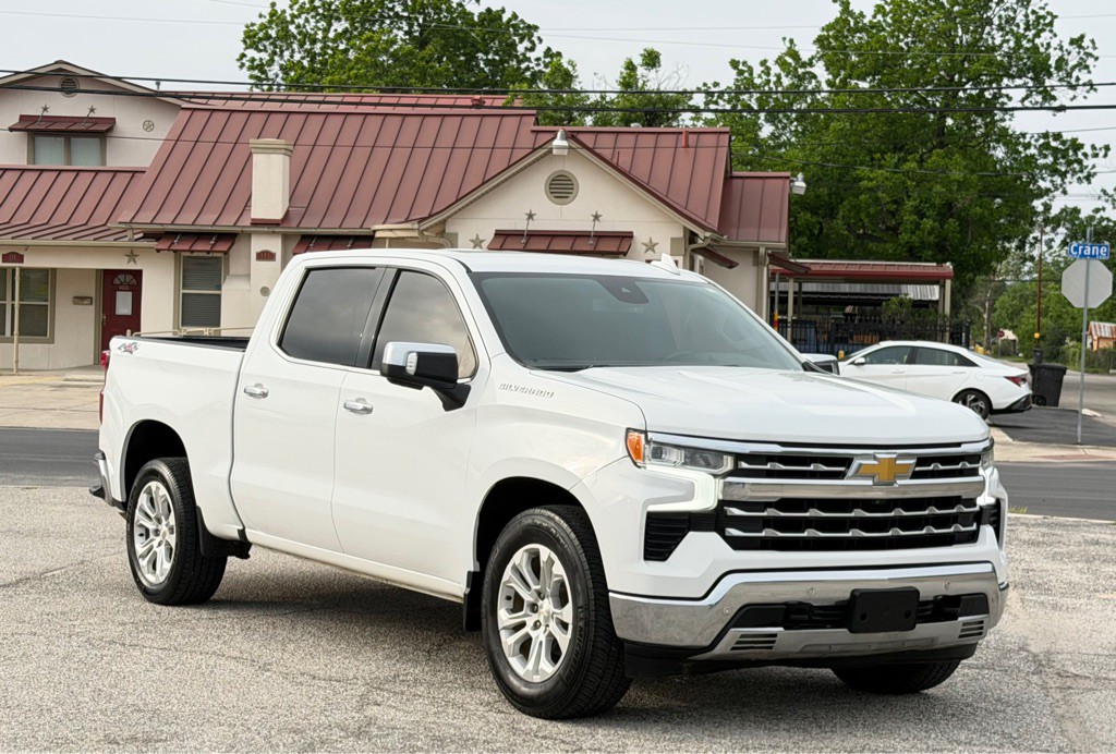 2022 Chevrolet Silverado 1500 Image 2