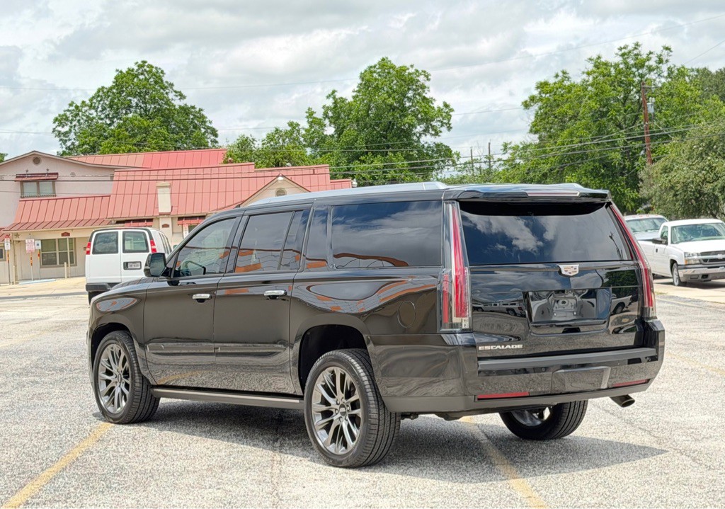 2019 Cadillac Escalade Image 5