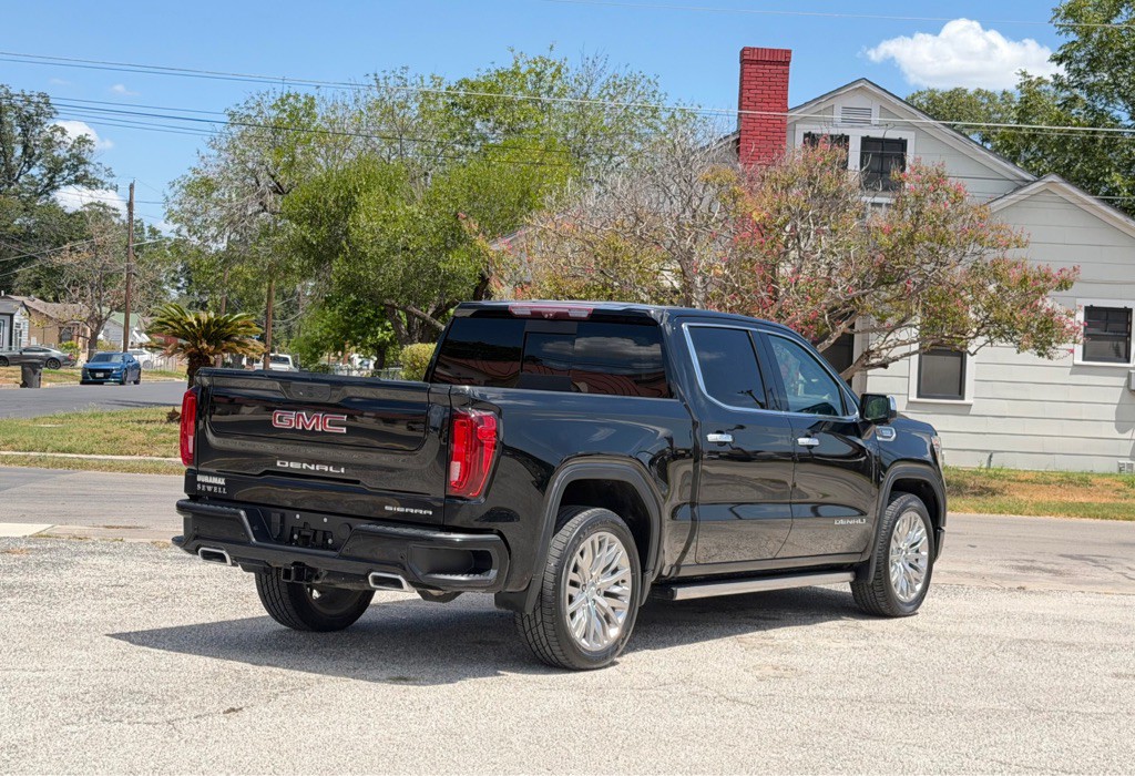 2021 GMC Sierra Image 2