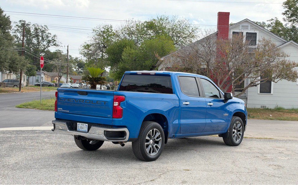 2023 Chevrolet Silverado 1500 Image 2