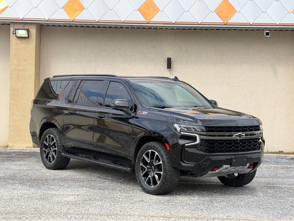 2021 Chevrolet Suburban Image 2