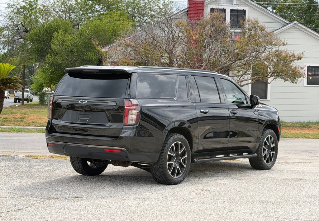 2021 Chevrolet Suburban Image 6