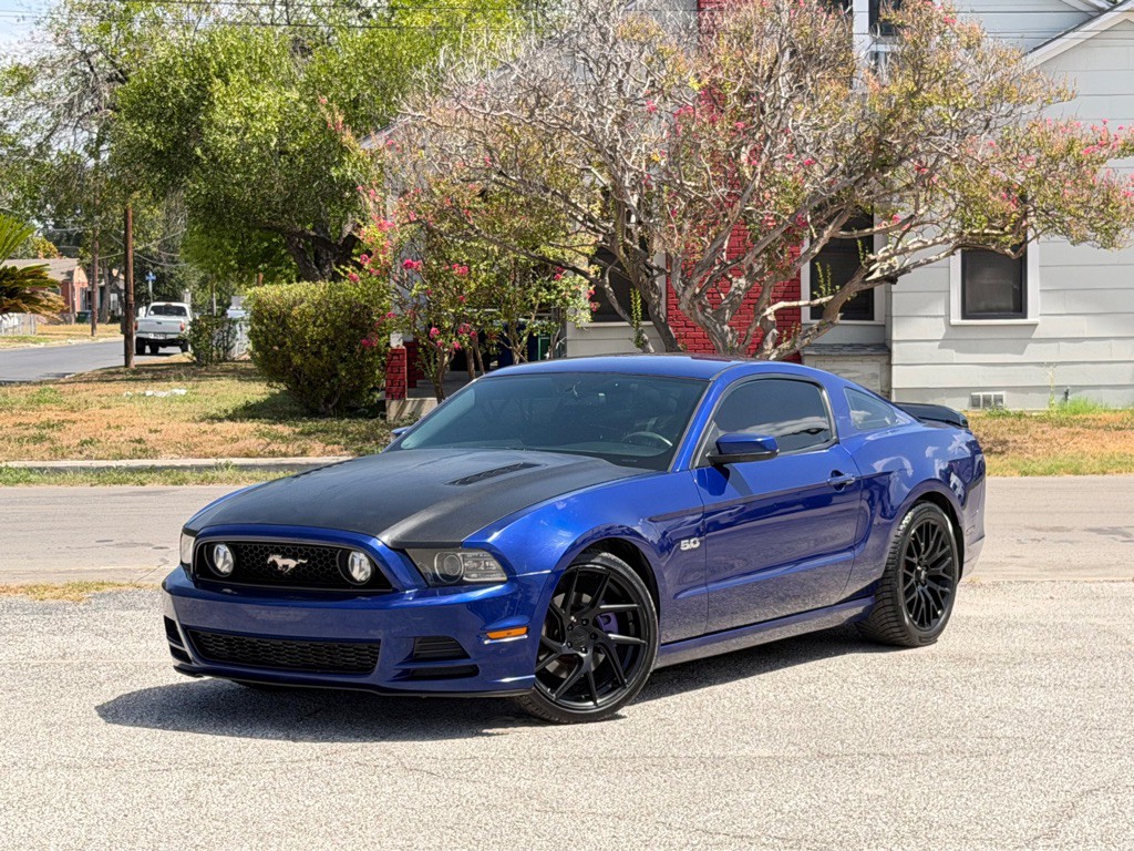 2013 Ford Mustang Image 1