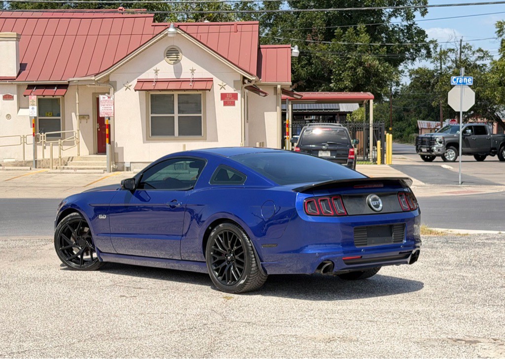 2013 Ford Mustang Image 2