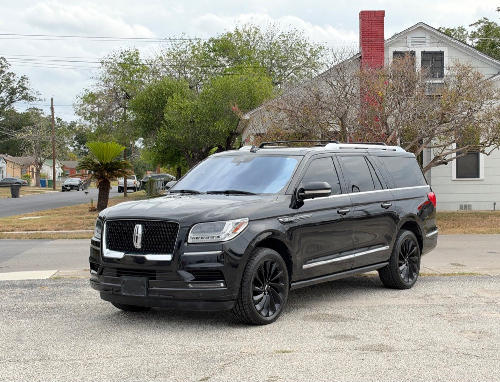 2020 Lincoln Navigator Image 2