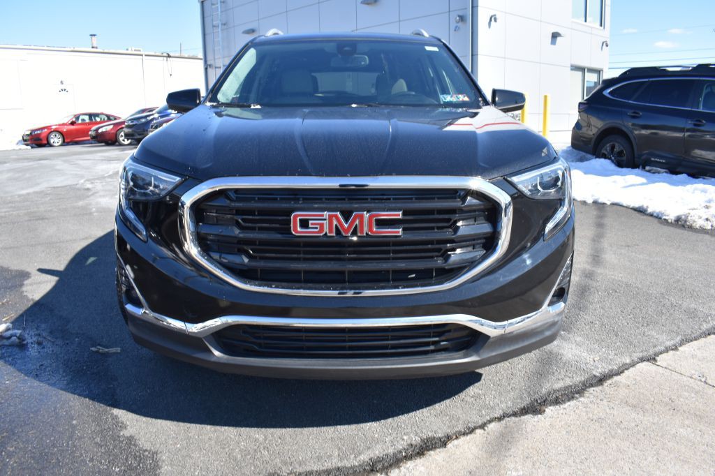 2020 GMC Terrain Image 2